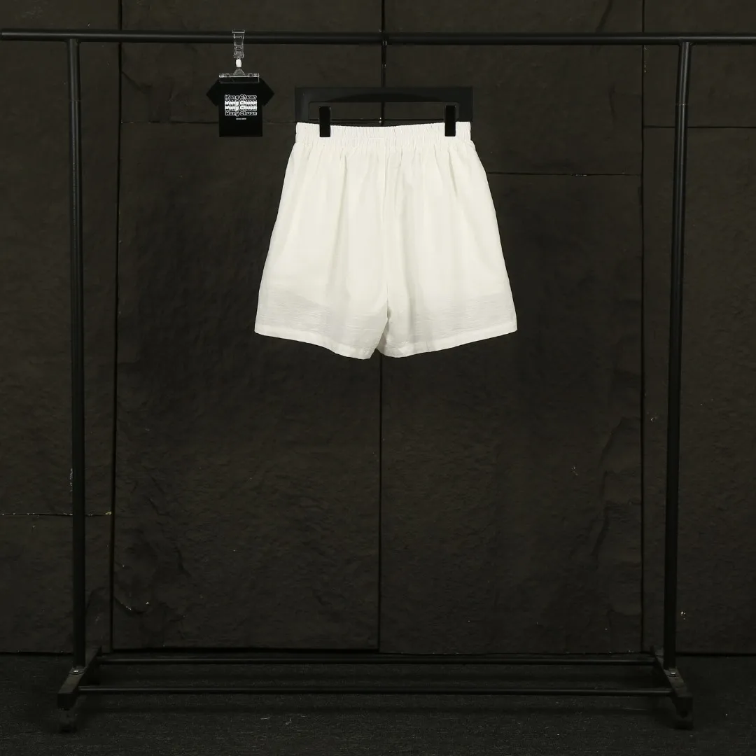 P210 Actual photo [High-end quality] Style number: 25052# Color: Navy blue/off-white/light khaki/ice blue/dark khaki Size: S to Short five-point version, double-layered inside and outside to prevent exposure, double stitching to cover the independent waistband ✅ - Professional washing before the car, the texture of the fabric is tight and soft ✅ - RL/Ralph Lauren linen shorts are simply a summer savior. The linen material allows every pore to breathe freely, say goodbye to sticky heat. Walking on the road, the wind blows, and the heat all over the body is instantly smoothed away. The bamboo texture is natural and unique, simple and pure texture, full of laziness and old money style.